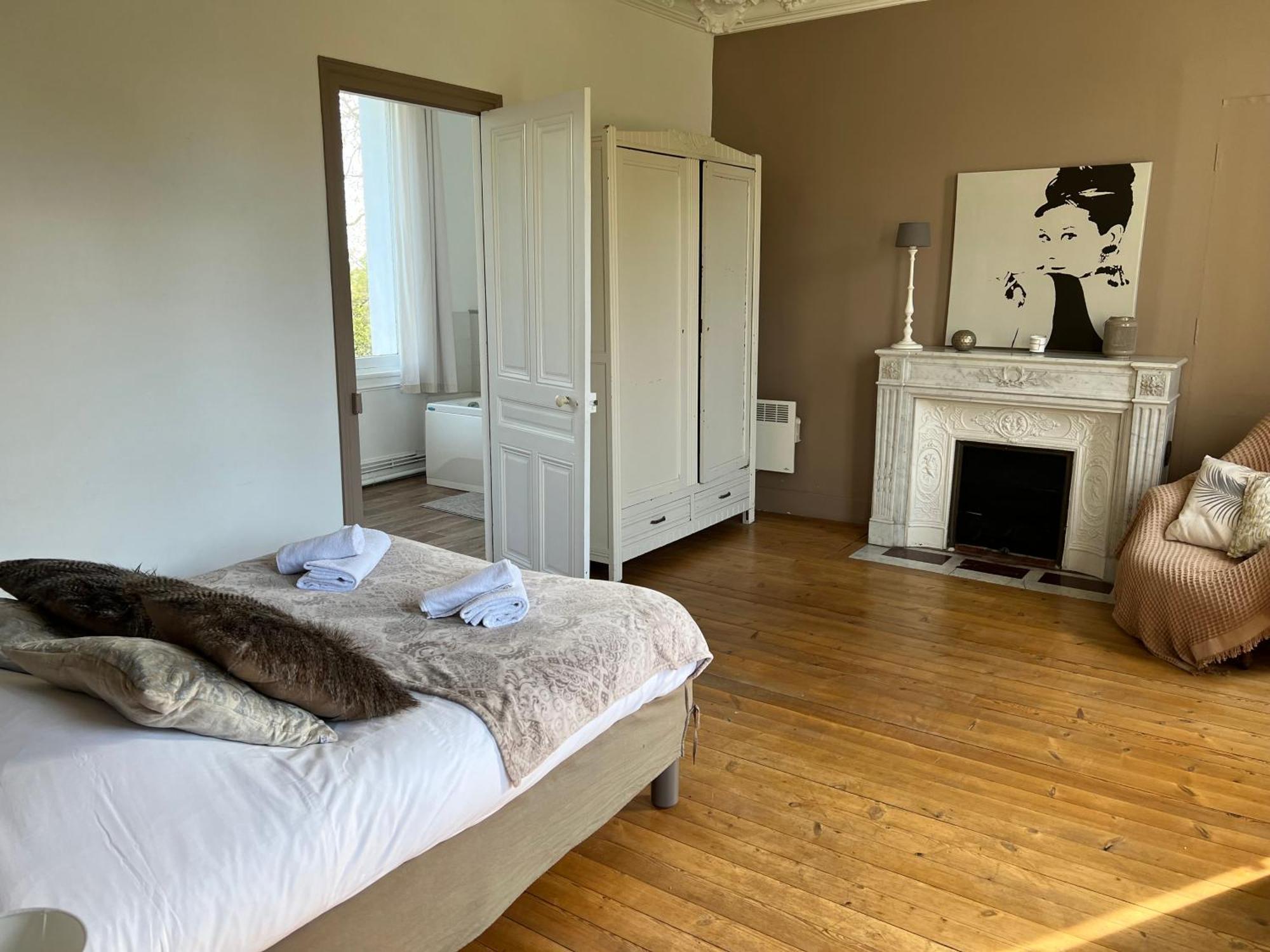Le château de bertreville st ouen Extérieur photo